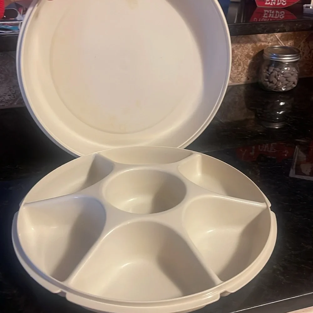 Vintage TUPPERWARE Serving Center/ Veggie Tray #1665 With Lid #1666.